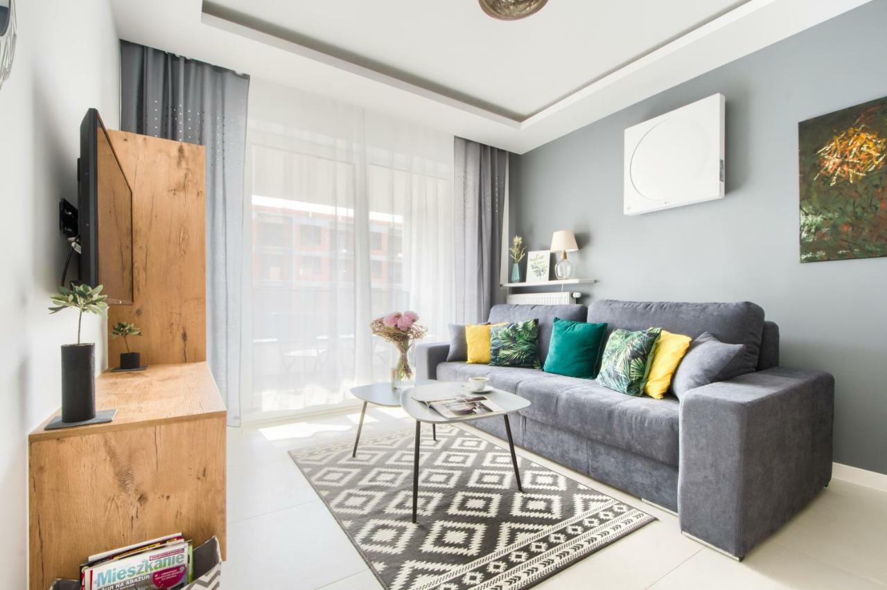 M&R Apartament Airport&Business Deluxe Cybernetyki 17 - Underground Garage - Free Wifi - Netflix - Air Conditioning - Self Check-In, Close By Chopin Airport วอร์ซอ ภายนอก รูปภาพ